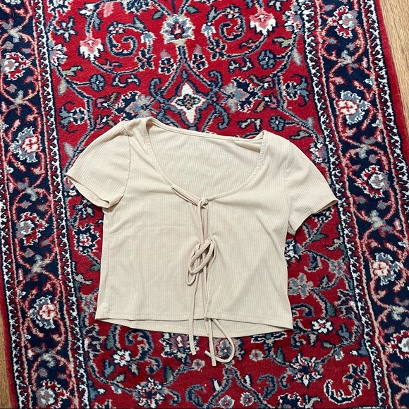 Beige front-tie cropped top - Picture 7 of 8